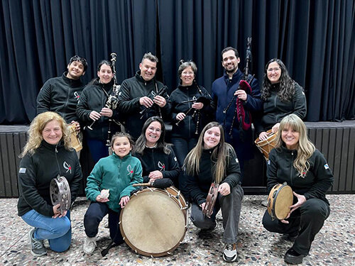 Membros da banda de Gaitas Irmandade que realizará a xira por Galicia