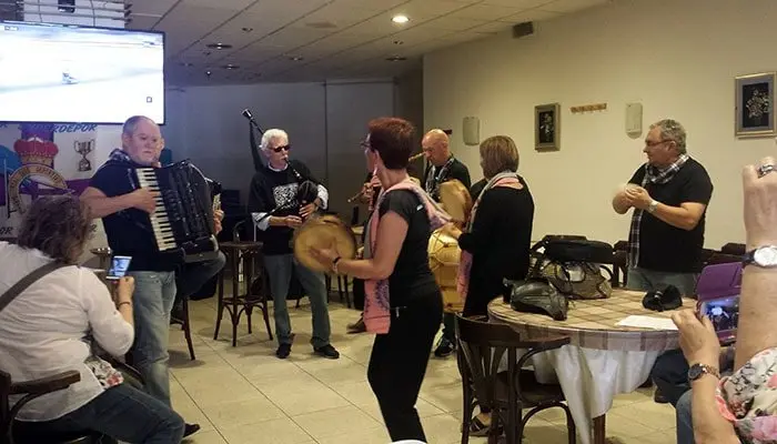 Na Taberna a todo ritmo