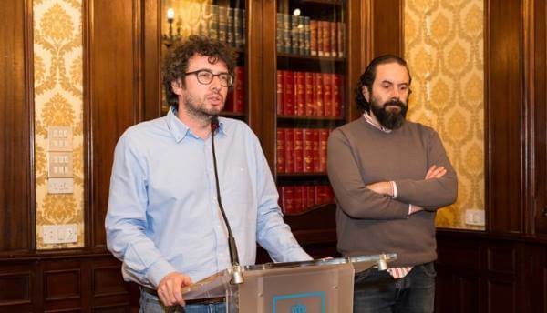 José Manuel Sande, acompañado por Pablo Zahera, presentou a programación municipal do Día das Letras Galega
