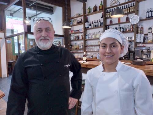 El cocinero Juanjo y la ayudante de cocina Marisa