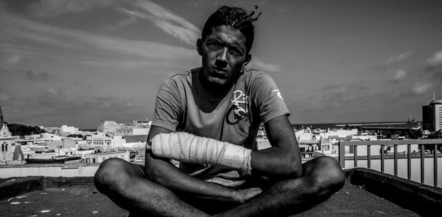 A Samir, argelino de 21, le negaron la atención sanitaria en el hospital por no tener papeles tras sufrir una agresión policial | FOTO: Médicos del Mundo