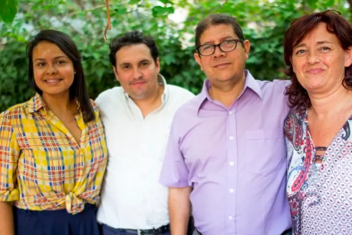 Durante la entrevista en Barcelona sobre el Acuerdo de Paz en Colombia. De izquierda a derecha: Lorena Medina (Pressenza), Mauricio Herrera, José Arley, Antonia Utrera (Pressenza). Foto: Pedro Muñoz