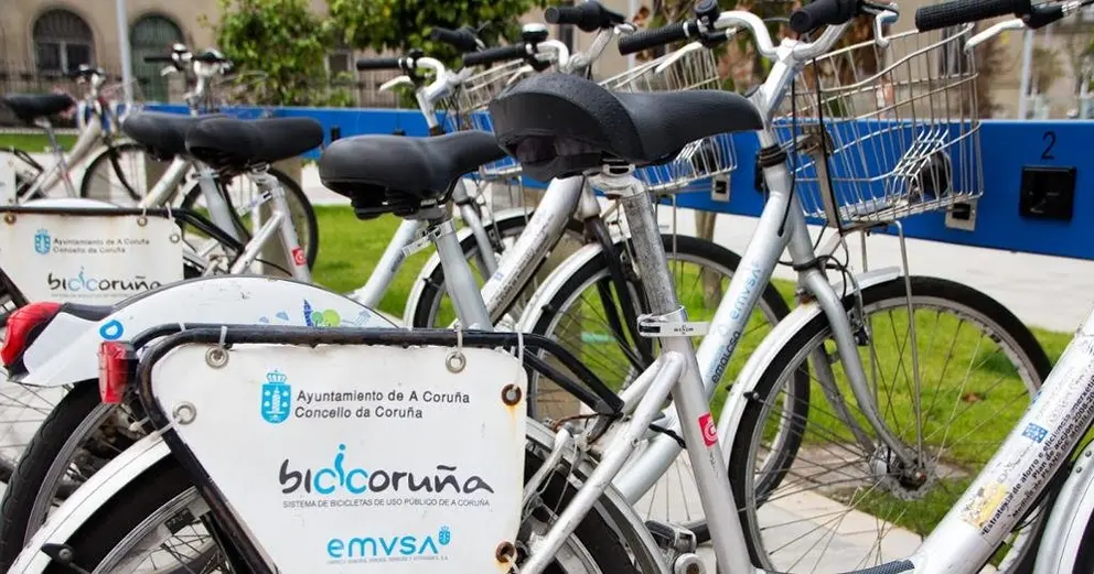 Una de las estaciones de aparcamiento de BiciCoruña en la ciudad