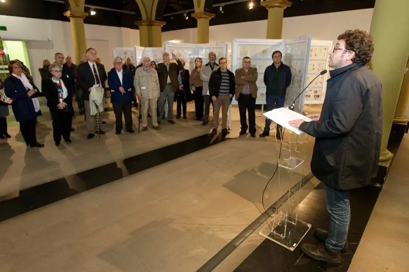 José Manuel Sande inauguró la exposición "Centenario da creación das Irmandades da Fala na Coruña", de la Sociedad Filatélica de A Coruña