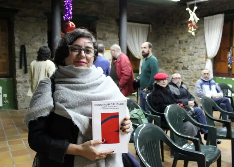 Maria Dolores Lois, profesora da UCM, na Asociación de Veciños de Perlío