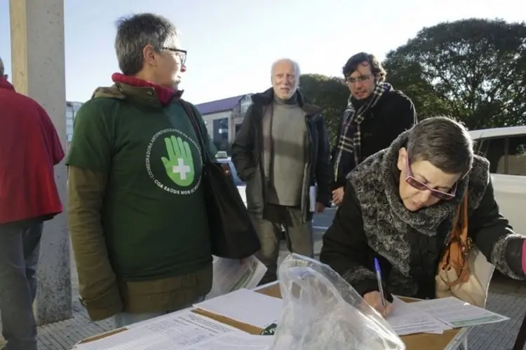 Recollida de sinaturas contra o desmantelamento do servizo público