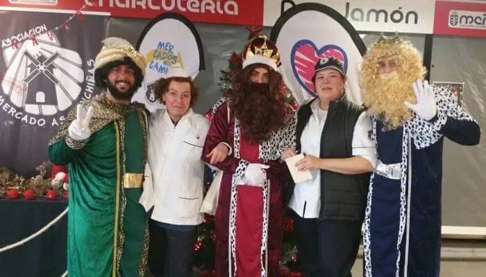 Reyes con María