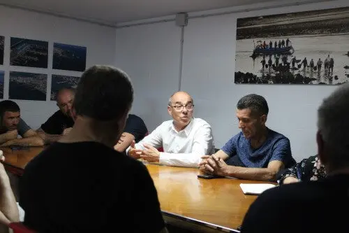 Jorquera na reunión coa Confraría (2)