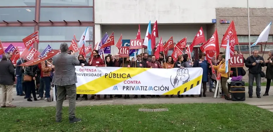 Protesta no campus de Elviña este martes contra o proxecto de universidade privada de Abanca (2)