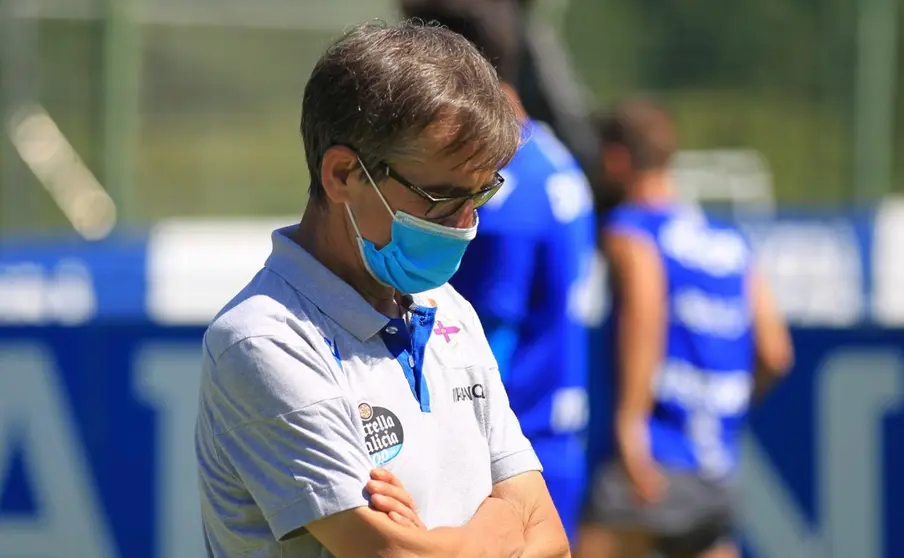 Fernando Vázquez durante o último adesramento previo ao partido co Fuenlabrada.