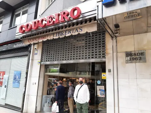 Rober LH Cagiao en la Librería Couceiro