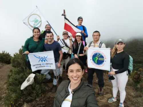 Senderistas por la paz y la noviolencia