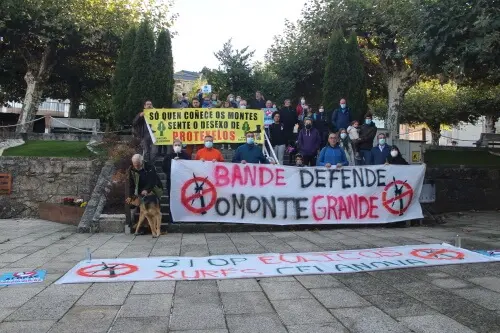 A Marcha, no punto de inicio na praza de Bande