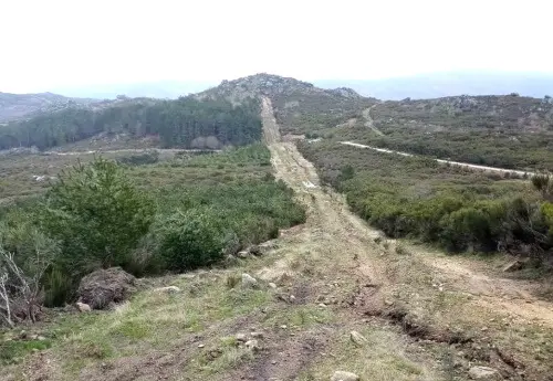 Cortalumes na fronteira e cuíña do Portelo, onde hai vestixios do castelo medieval