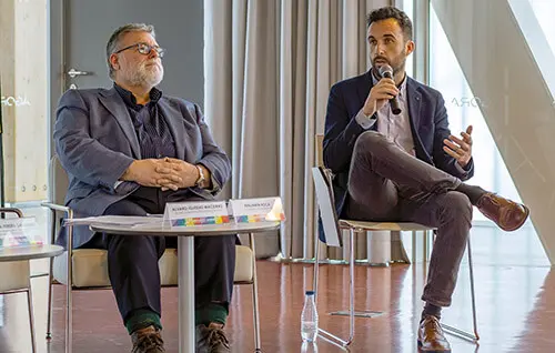 Benjamín Roca en mesa redonda