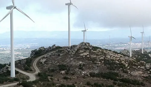 Xacemento de Igresiña dos Mouros, baixo os aeros do PE de Iberdrola sobre o Larouco. Na páxina 39 da Memoria de impacto patrimonial do proxecto Tramontana