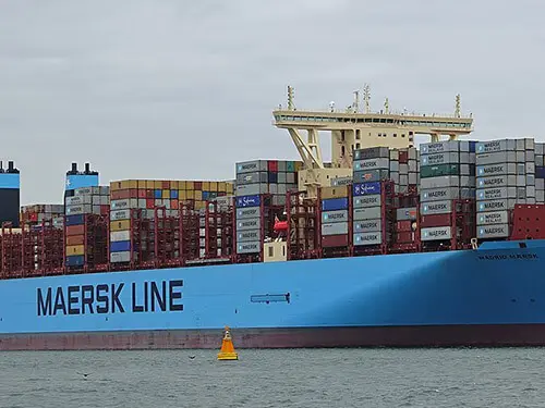 SMIT_ELBE_&_MADRID_MAERSK_(34423705434)_(cropped)