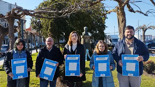 Marta Gómez e Adolfo Muíños con representantes de Galiza Nova (2)