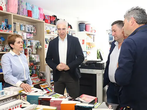 Francisco Conde en la librería Lino, de Lestedo