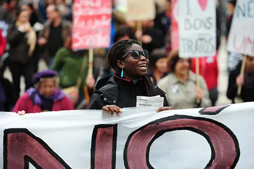 Marcha_pelo_Fim_da_Violencia_Contra_as_Mulheres_(Imagen de Esquerda.Net Flickr, CC BY-SA 2.0, via Wikimedia Commons)