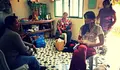 Patricia Sim&oacute;n, &aacute; dereita, en Colombia. Foto Alex Zapico