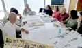 Sesi&oacute;n de traballo do obradoiro con Rogelio L&oacute;pez Cuenca
