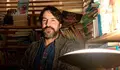 El escritor Antonio Arias Mosquera en la librer&iacute;a Fiand&oacute;n, Libros de vello, de Coru&ntilde;a