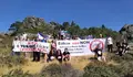 Veci&ntilde;anza de Fe&aacute;s e activistas de Stop E&oacute;licos Xur&eacute;s Celanova, esta ma&ntilde;&aacute; ao p&eacute; da Aguioncha (1)