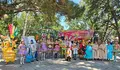 Parte de la fraternidad de Morenada sin Fronteras en el parque de Santa Margarita (A Coru&ntilde;a)