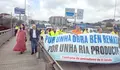 N&eacute;stor Rego e Iria Taibo cos mariscadores