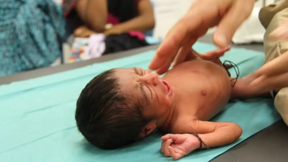 Beb&eacute; rescatado | Foto: M&eacute;dicos sin Fronteras