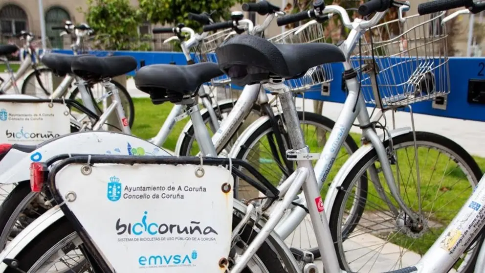 Una de las estaciones de aparcamiento de BiciCoru&ntilde;a en la ciudad