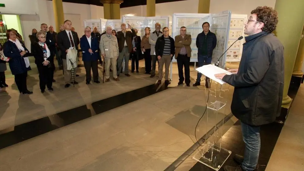 Jos&eacute; Manuel Sande inaugur&oacute; la exposici&oacute;n "Centenario da creaci&oacute;n das Irmandades da Fala na Coru&ntilde;a", de la Sociedad Filat&eacute;lica de A Coru&ntilde;a