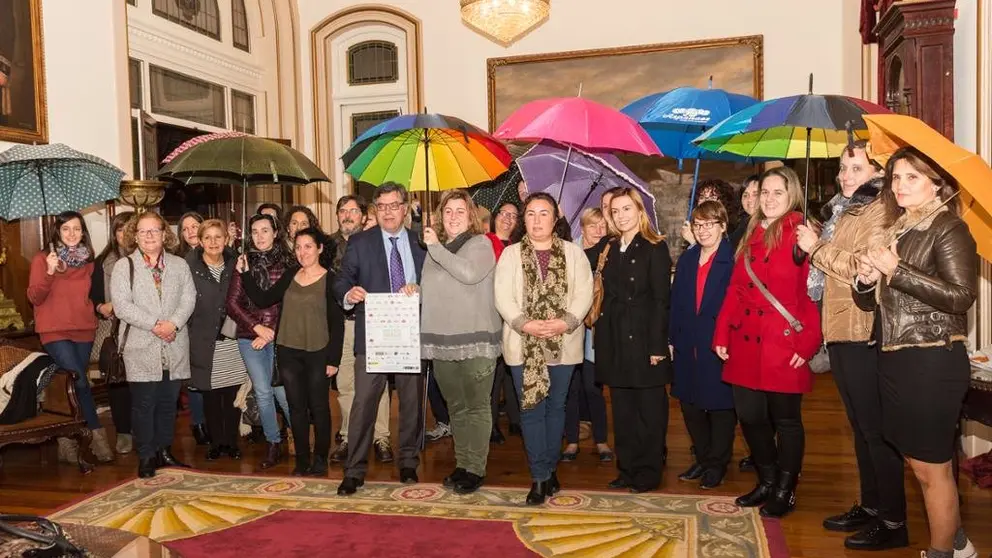 La concejala de Igualdade e Diversidade, Roc&iacute;o Fraga, con representantes de asociaciones de &aacute;mbitos de la diversidad