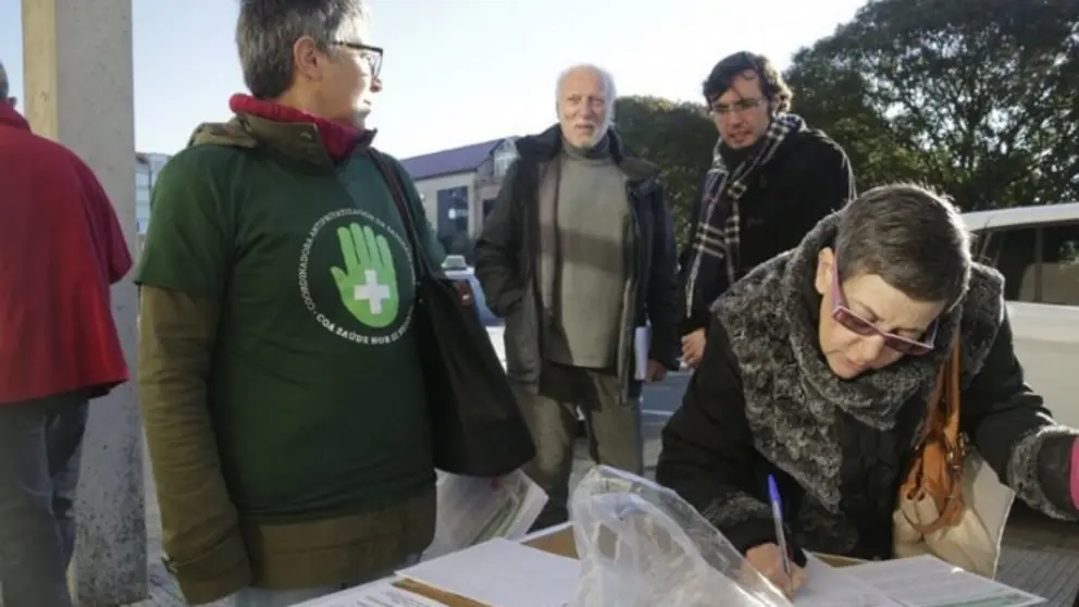 Recollida de sinaturas contra o desmantelamento do servizo p&uacute;blico