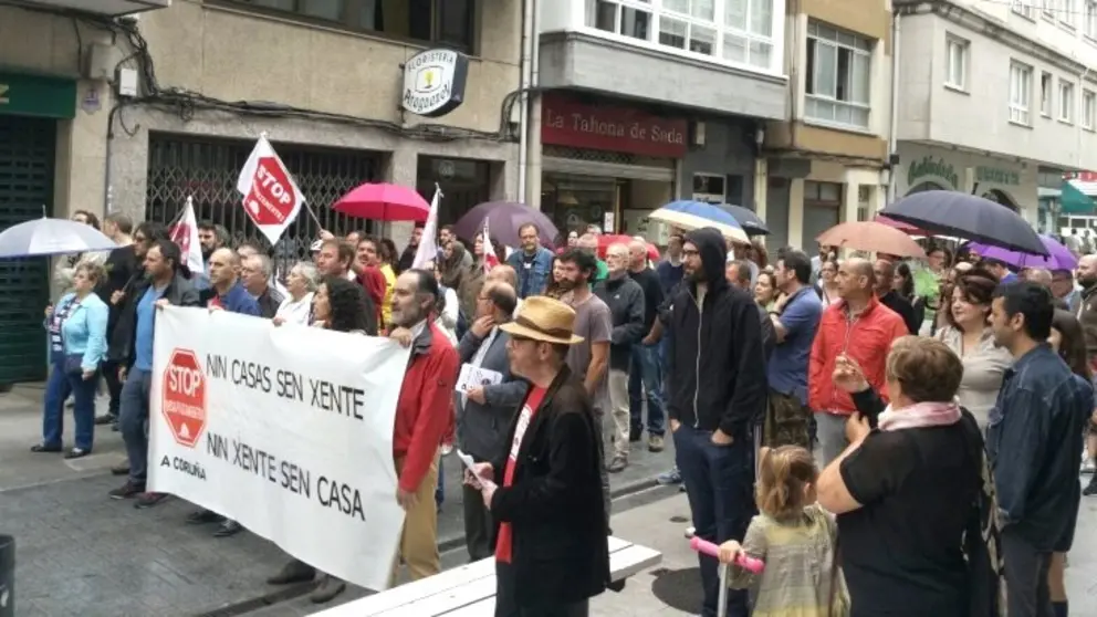 Protesta de Stop Desafiuzamentos en Sada este domingo 11 de xu&ntilde;o (3)