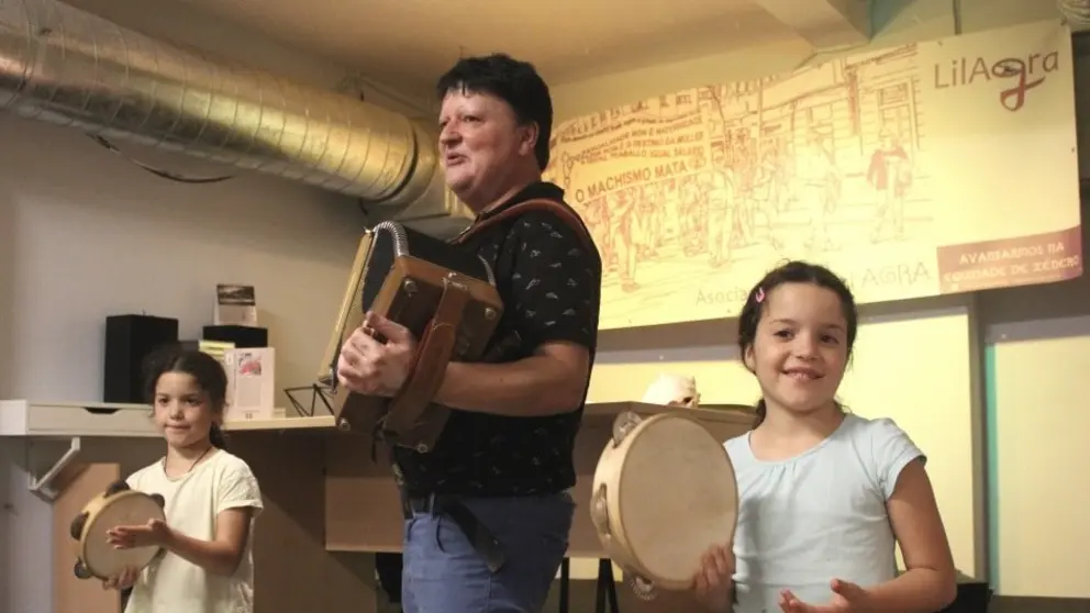 Xurxo Souto na AAVV Agra do Orz&aacute;n. M&uacute;sica (1)
