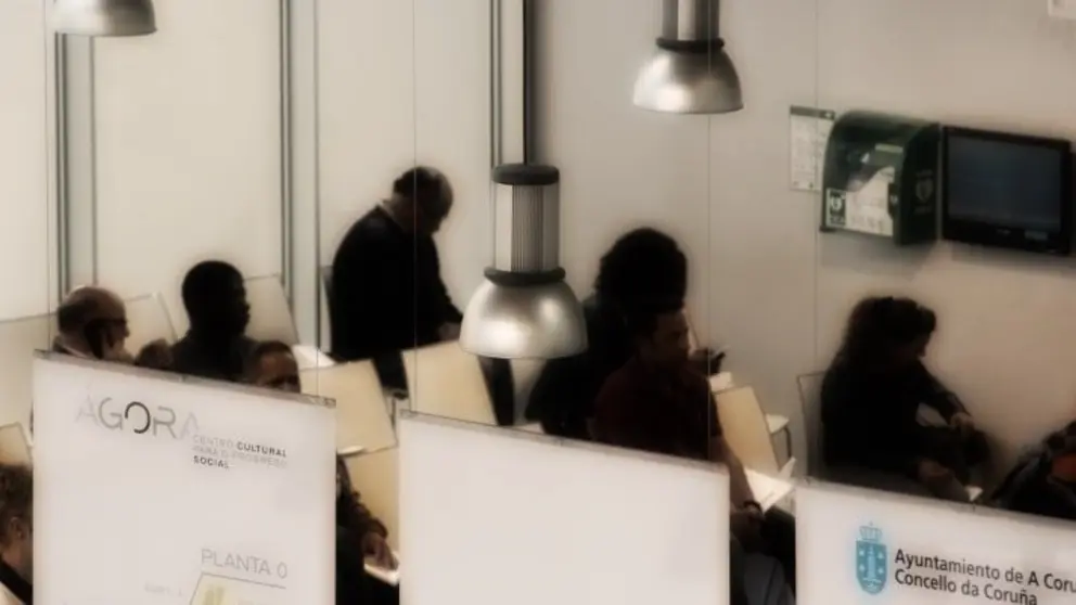 Sala de espera para tr&aacute;mites municipais no &Aacute;gora