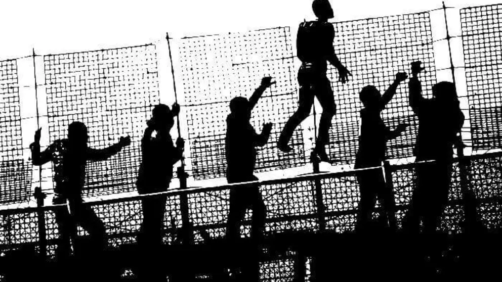 africans-climbing-fence-europe