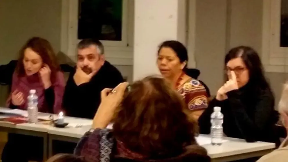 Lolita Ch&aacute;vez en mesa redonda