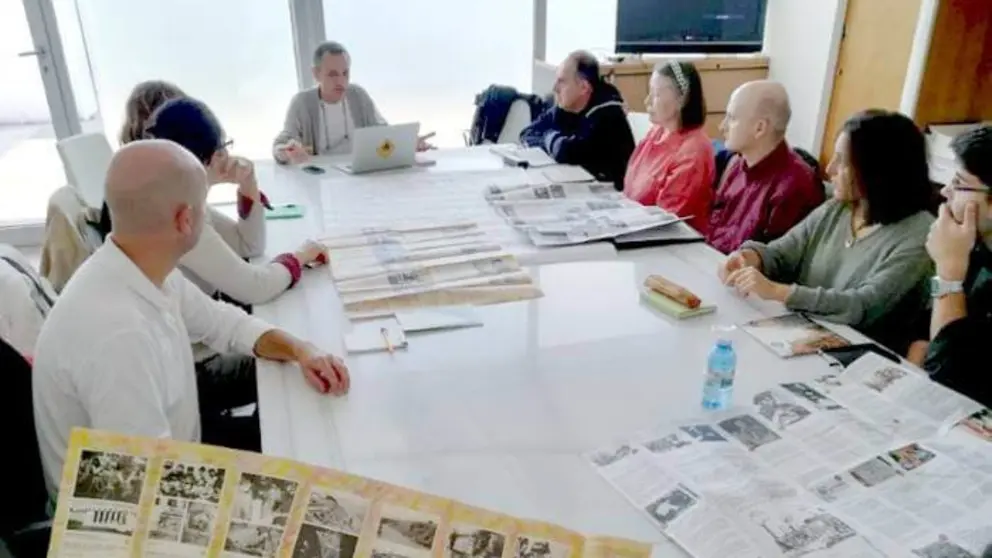 Sesi&oacute;n de traballo do obradoiro con Rogelio L&oacute;pez Cuenca