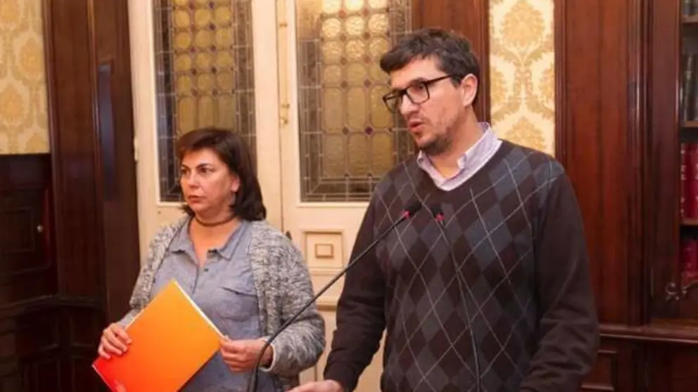 O concelleiro Alberto Lema e a xerenta de Turismo da Coru&ntilde;a, Lanzada Calatayud