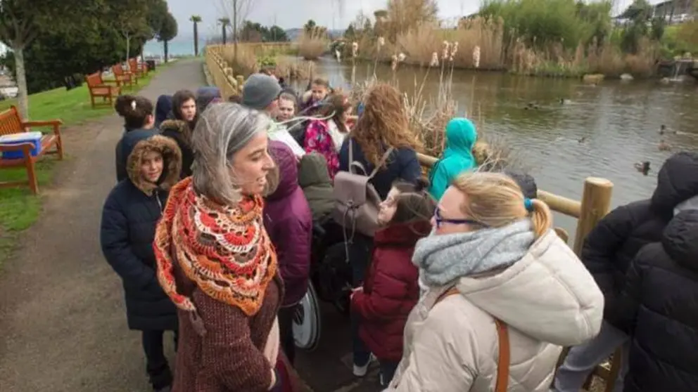 A concelleira Mar&iacute;a Garc&iacute;a, nunha visita &aacute; lagoa de Eir&iacute;s, no marco do programa de educaci&oacute;n ambiental