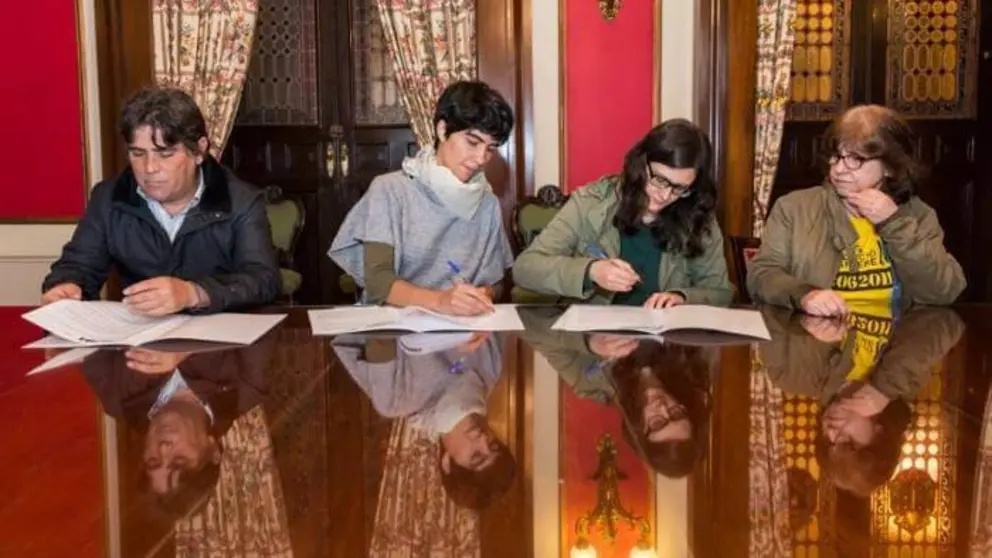 A concelleira de Participaci&oacute;n, Claudia Delso, con representantes da entidade Proxecto C&aacute;rcere