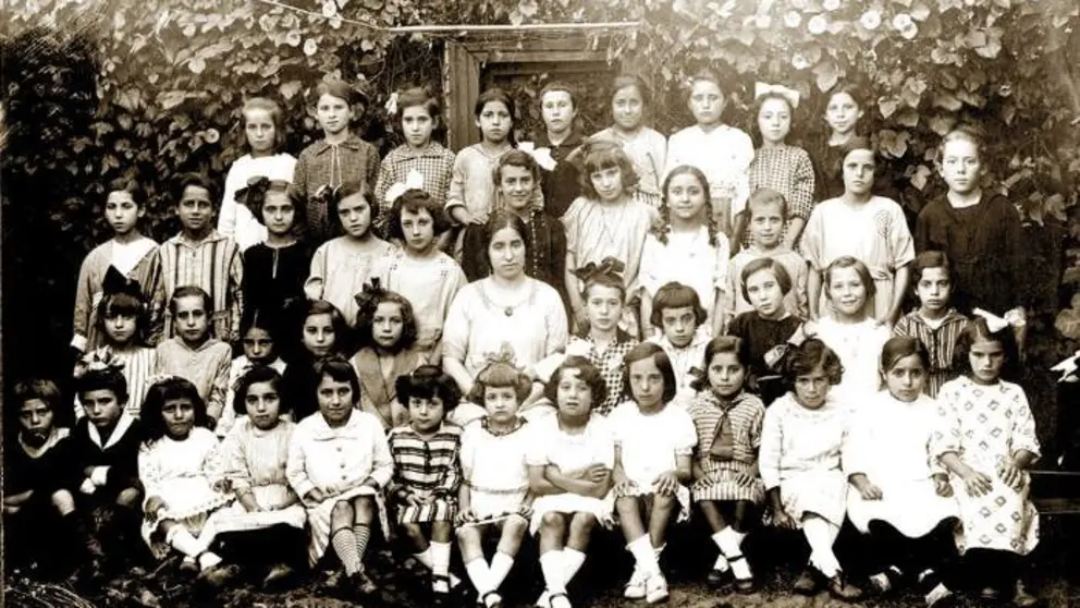 05.-  A MESTRA DE MI&Ntilde;O MAR&Iacute;A V&Aacute;ZQUEZ, ASASINADA EN AGOSTO DO 36