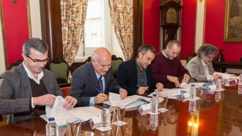 O alcalde asina convenios coa Confederaci&oacute;n de Empresarios, Fundaci&oacute;n Juan So&ntilde;ador, Cogami, Ecos do Sur
