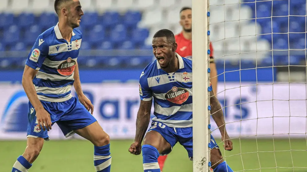 Merino e Beauveu celebran o gol que empataba o partido diante do Fuenlabrada