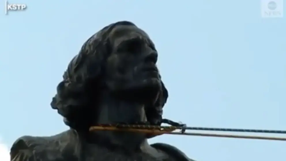 statua-Colombo-agenzia-Dire