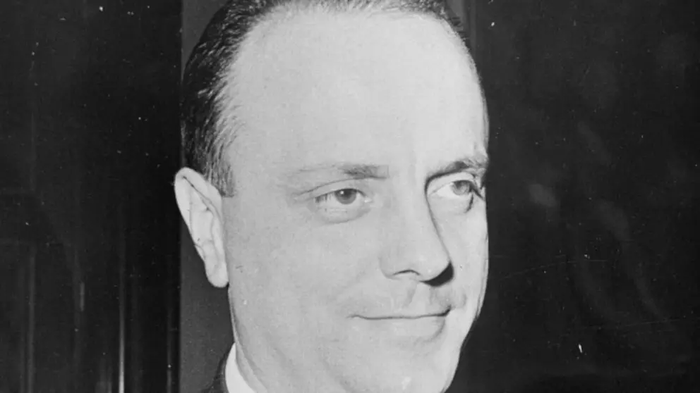 1024px-Mr._Manuel_Fraga_Iribarne_(Spaanse_minister),_Bestanddeelnr_914-8477_(cropped) port