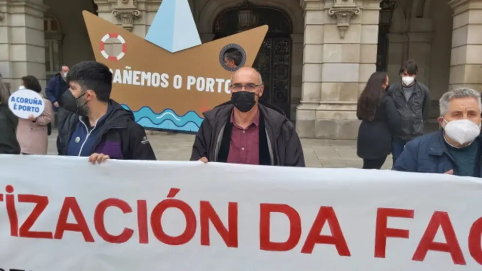Fran Rei e Francisco Jorquera, na concentraci&oacute;n de Defensa do Com&uacute;n port